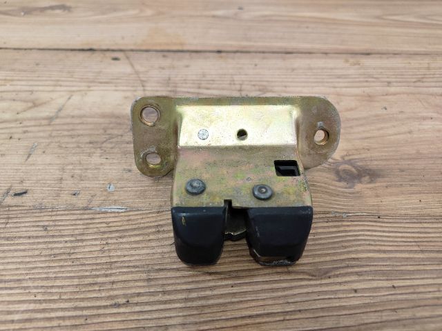 bontott VOLVO S40 Csomagtérajtó Zárszerkezet