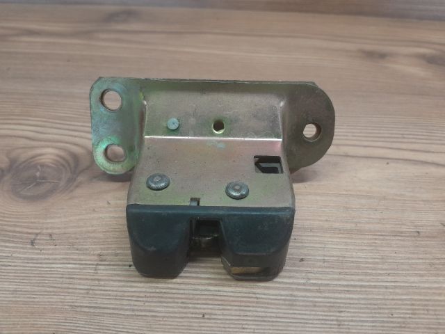 bontott VOLVO S40 Csomagtérajtó Zárszerkezet