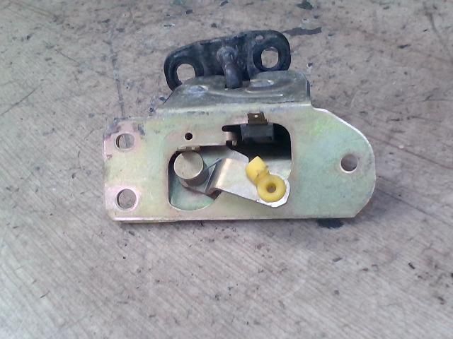 bontott VOLVO S40 Csomagtérajtó Zárszerkezet