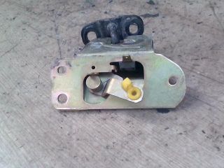 bontott VOLVO S40 Csomagtérajtó Zárszerkezet