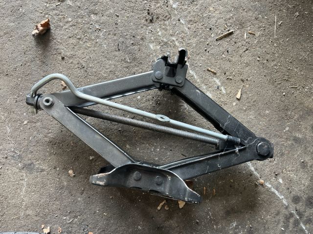 bontott VOLVO S40 Emelő