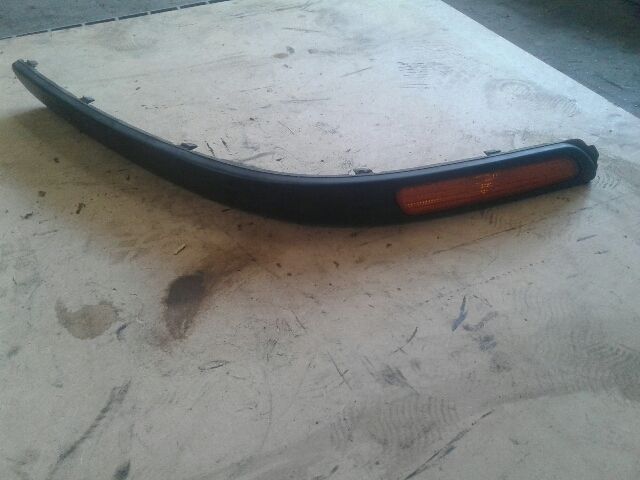 bontott VOLVO S40 Jobb első Lökhárító Díszléc