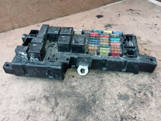 bontott VOLVO S60 Biztosítéktábla Motortér