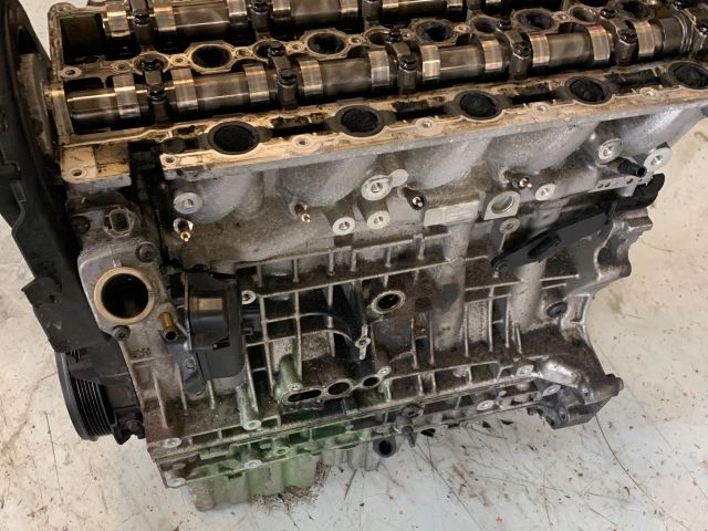 bontott VOLVO S60 Motor (Fűzött blokk hengerfejjel)