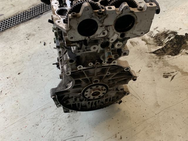 bontott VOLVO S60 Motor (Fűzött blokk hengerfejjel)