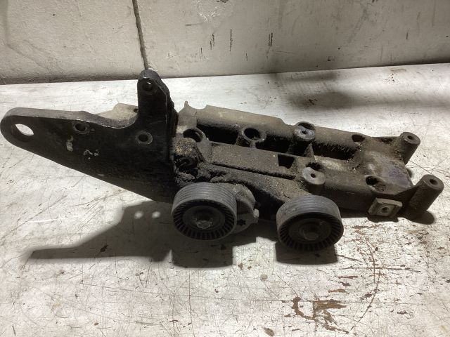 bontott VOLVO S60 Generátor Tartó Bak