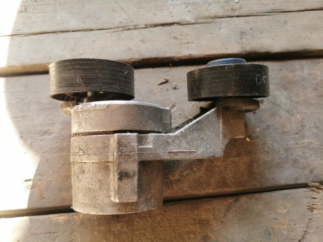 bontott VOLVO S60 Szíjfeszítő Görgő