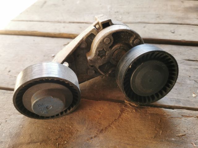 bontott VOLVO S60 Szíjfeszítő Görgő