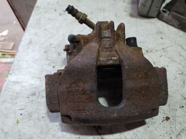 bontott VOLVO S60 Jobb első Féknyereg Munkahengerrel