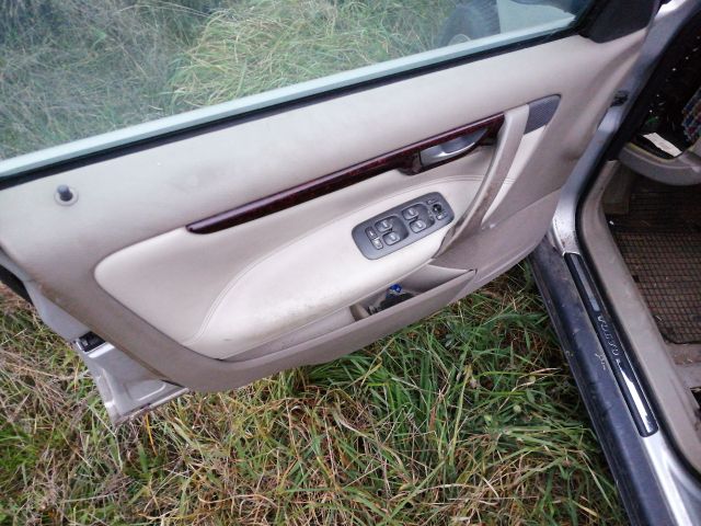 bontott VOLVO S60 Bal első Ajtó (Részeivel)