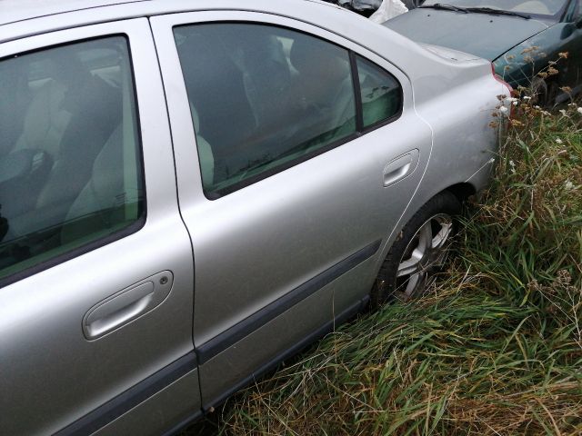 bontott VOLVO S60 Bal hátsó Ajtó (Részeivel)