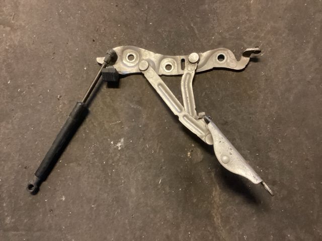 bontott VOLVO S60 Csomagtérajtó Jobb Zsanér