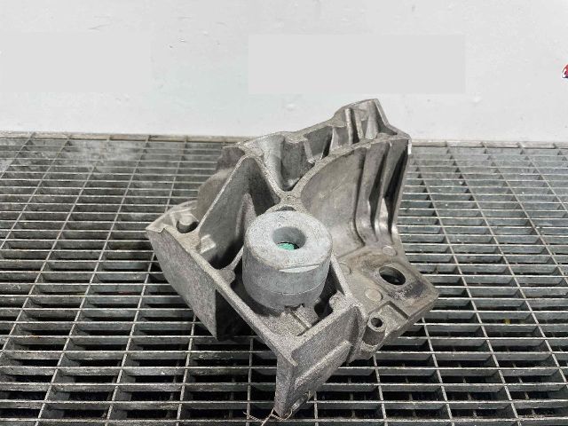 bontott VOLVO S60 Motor Tartó Bak Jobb