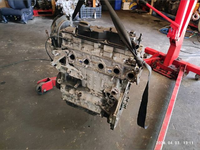 bontott VOLVO S60 Motor (Fűzött blokk hengerfejjel)