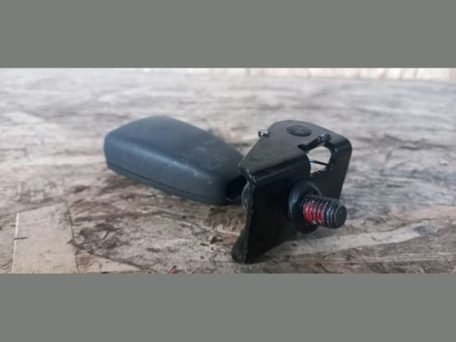 bontott VOLVO S60 Hátsó középső Biztonsági Öv Csat