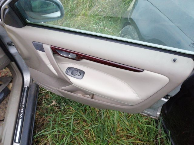 bontott VOLVO S60 Jobb első Ajtó (Részeivel)
