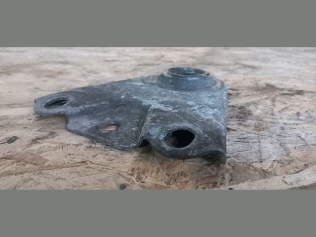 bontott VOLVO S60 Jobb első Segédkeret Kitámasztó