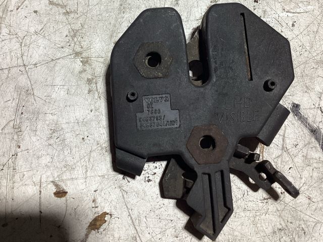 bontott VOLVO S60 Motorháztető Zárszerkezet