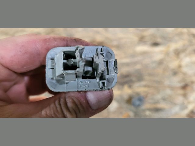 bontott VOLVO S60 Napellenző Tartó (Pozíciófüggetlen)