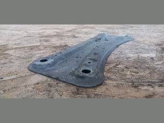 bontott VOLVO S60 Padlólemezen Lévő Tartó Konzol