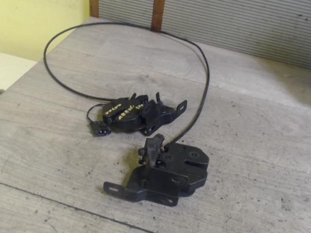 bontott VOLVO S70 Motorháztető Zárszerkezet