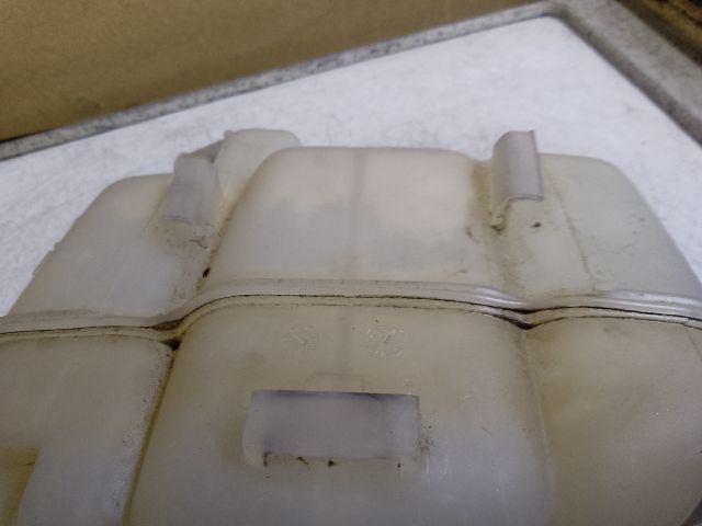 bontott VOLVO S80 Kiegyenlítő Tartály