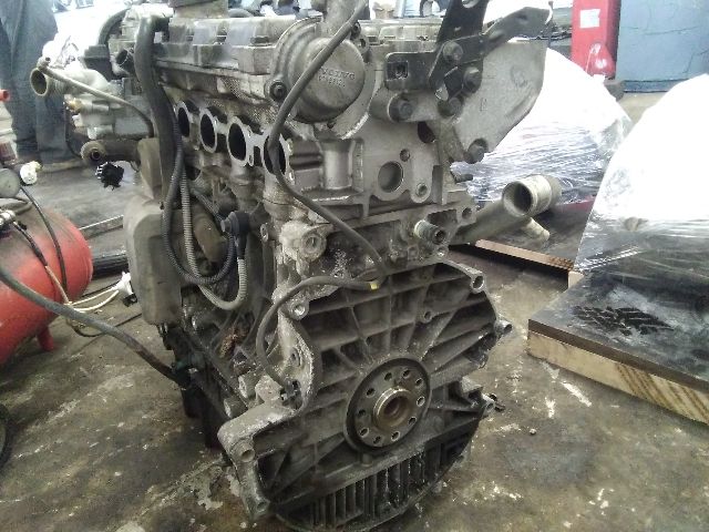 bontott VOLVO S80 Motor (Fűzött blokk hengerfejjel)