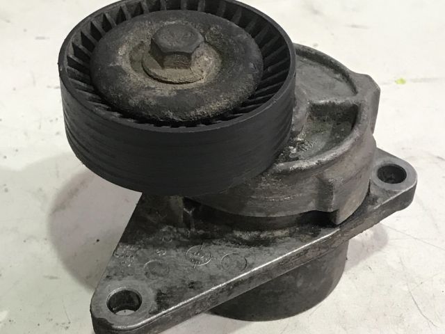 bontott VOLVO S80 Szíjfeszítő Görgő