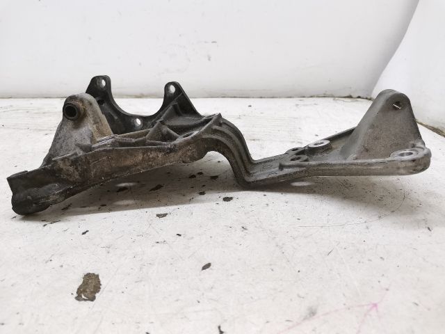 bontott VOLVO S80 Generátor Tartó Bak