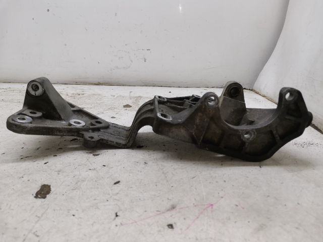 bontott VOLVO S80 Generátor Tartó Bak