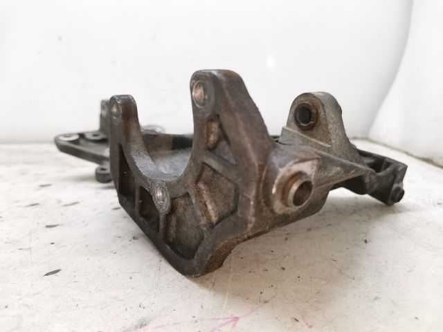 bontott VOLVO S80 Generátor Tartó Bak