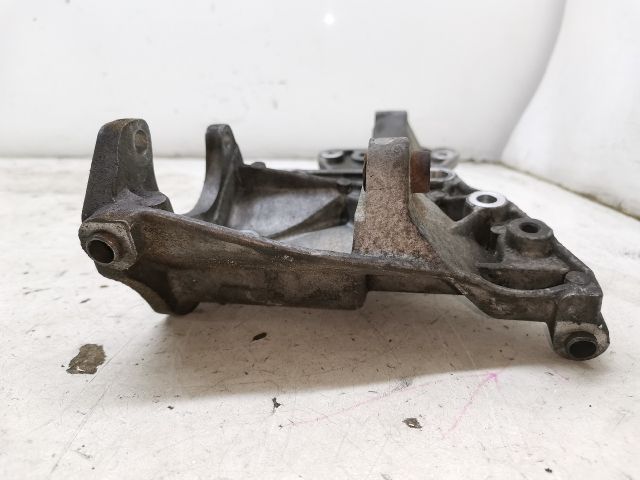 bontott VOLVO S80 Generátor Tartó Bak