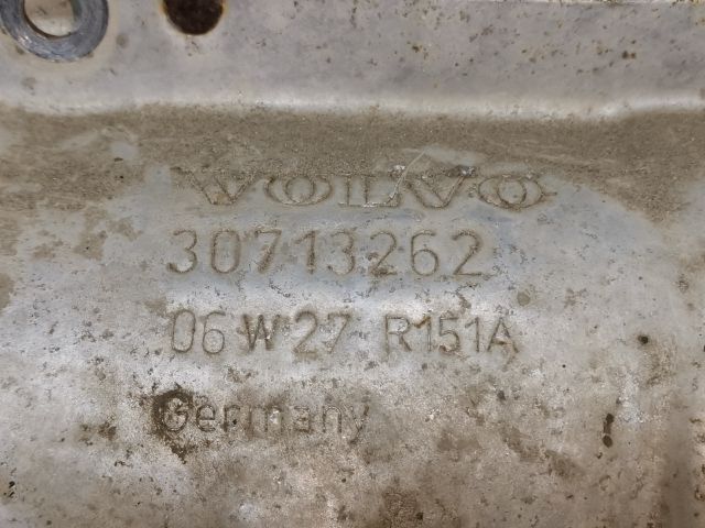 bontott VOLVO S80 Leömlő Hővédő Lemez