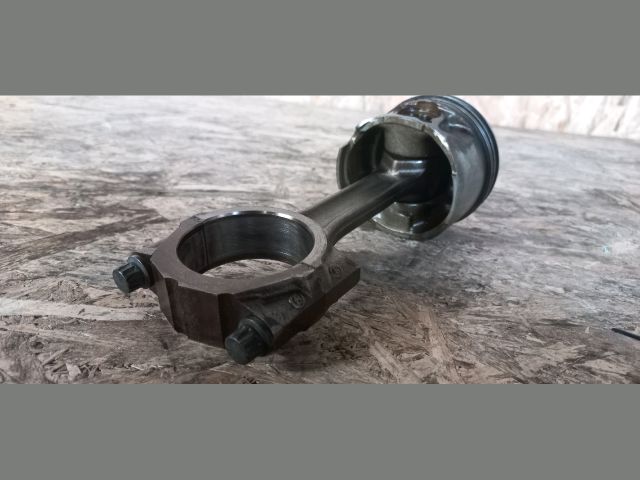 bontott VOLVO S80 Dugattyú és Hajtókar