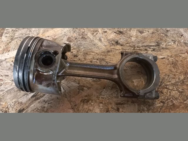 bontott VOLVO S80 Dugattyú és Hajtókar