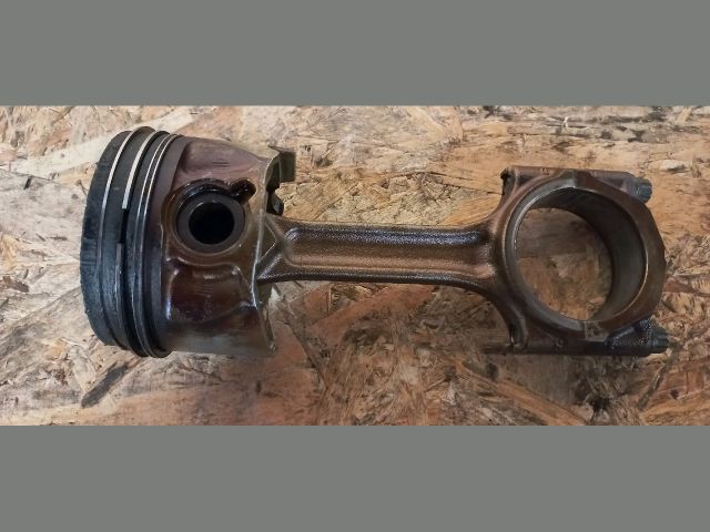 bontott VOLVO S80 Dugattyú és Hajtókar