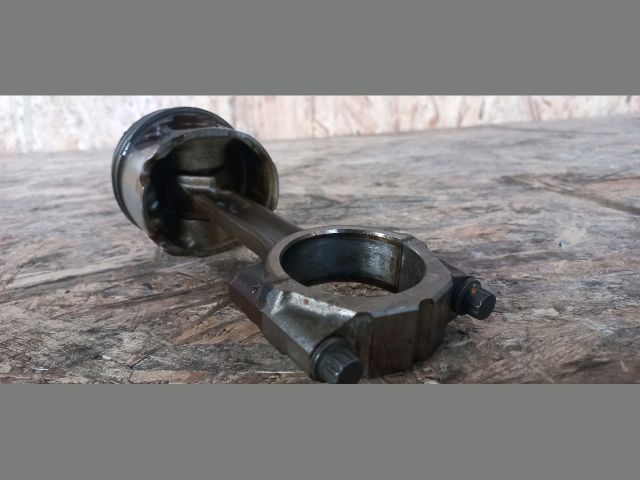 bontott VOLVO S80 Dugattyú és Hajtókar