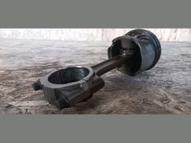 bontott VOLVO S80 Dugattyú és Hajtókar