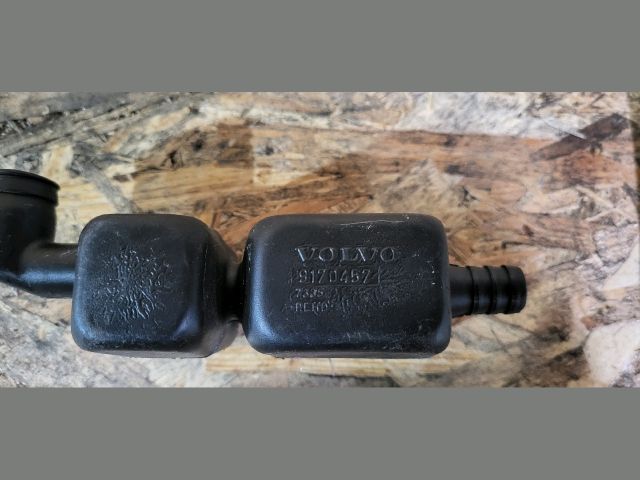 bontott VOLVO S80 Bal Szélvédő Alatti Vízelvezető Műanyag