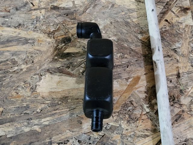 bontott VOLVO S80 Bal Szélvédő Alatti Vízelvezető Műanyag