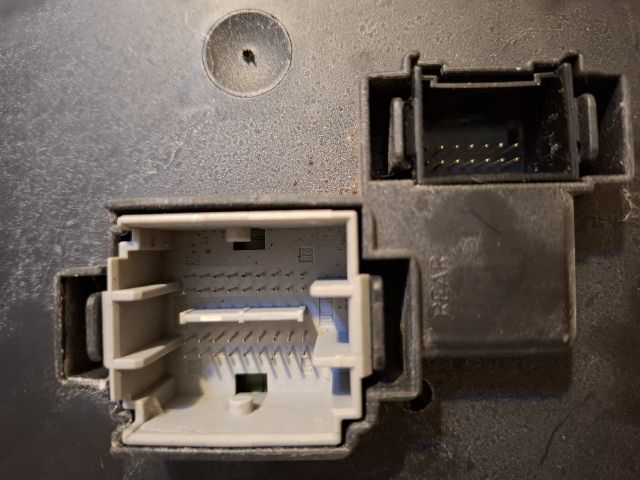 bontott VOLVO S80 Biztosítéktábla Csomagtér