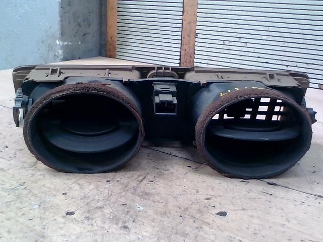 bontott VOLVO S80 Középső Szellőző