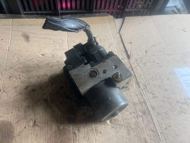 bontott VOLVO V40 ABS Kocka