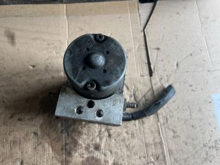 bontott VOLVO V40 ABS Kocka