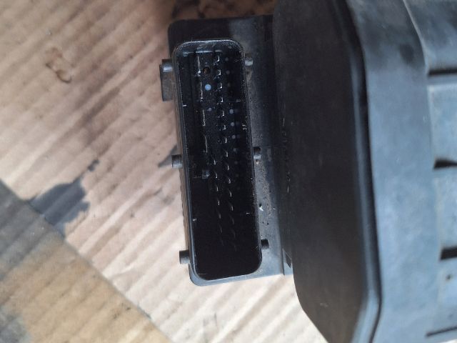 bontott VOLVO V40 ABS Kocka