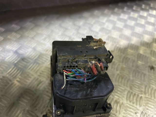 bontott VOLVO V40 ABS Kocka