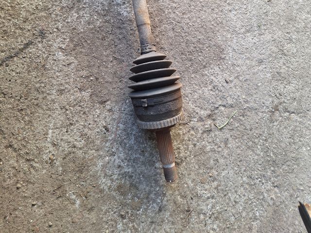 bontott VOLVO V40 Bal Féltengely