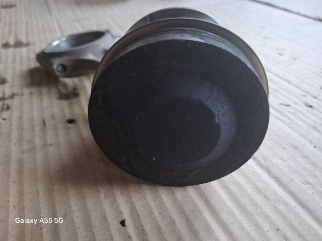 bontott VOLVO V40 Dugattyú és Hajtókar