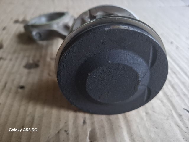 bontott VOLVO V40 Dugattyú és Hajtókar