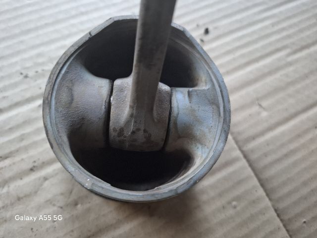 bontott VOLVO V40 Dugattyú és Hajtókar